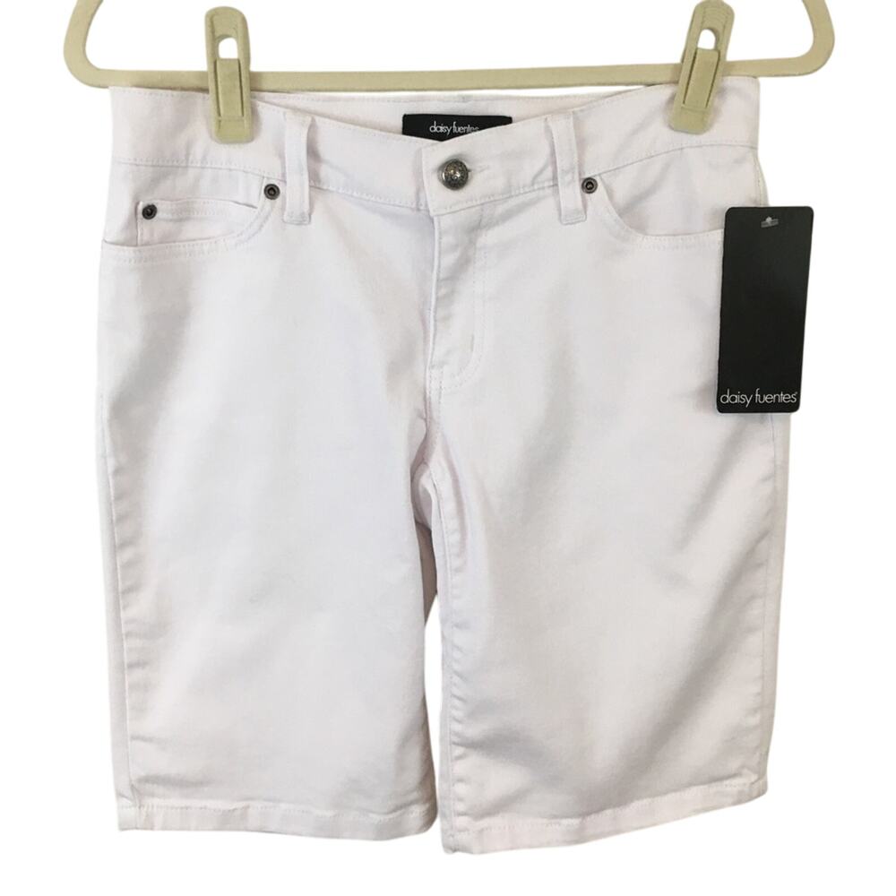 Daisy Fuentes White Shorts Size 2 NEW